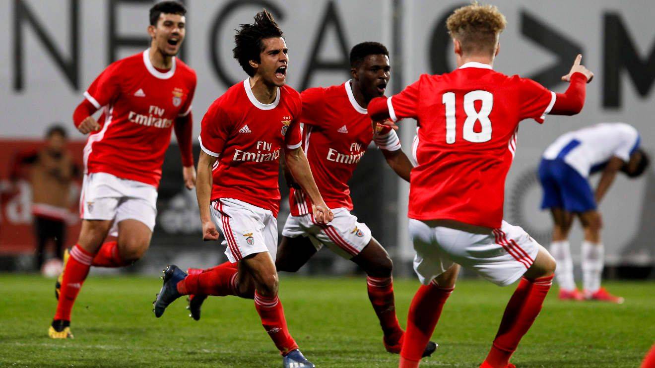 旺财28互动包含里程碑夜！罗马手感冰凉，葡超今晚刷纪录，媒体盛赞，年轻球员得到机会的词条