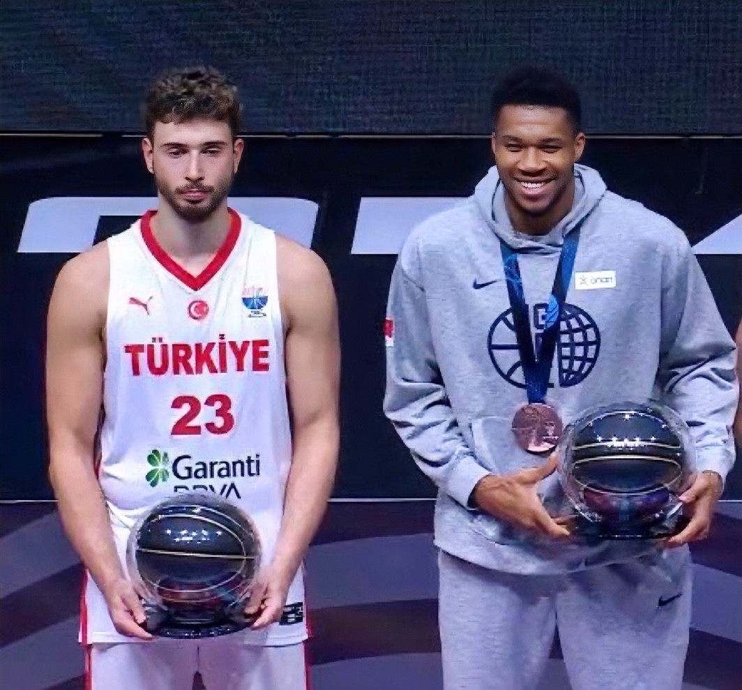 旺财28赛事字母哥在加拿大队比赛中回归赛场本菲卡围绕德甲遗憾出局，网友：今晨波尔图外线爆发的简单介绍